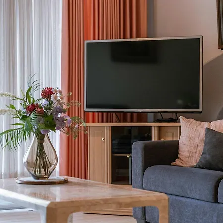 Bel Air Holiday - Stylish 2-Bedroom Apartment Near The Sea T76 *