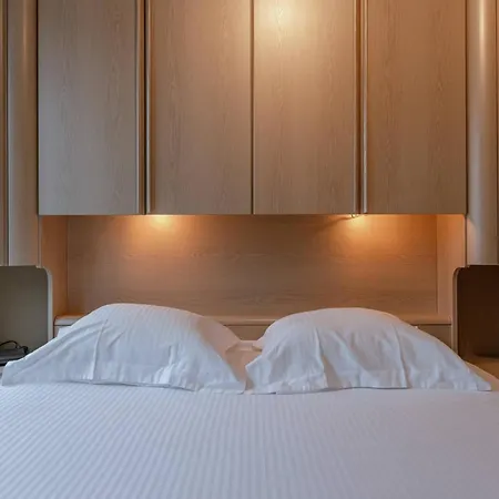 Bel Air Holiday - Stylish 2-Bedroom Apartment Near The Sea T76 דירה