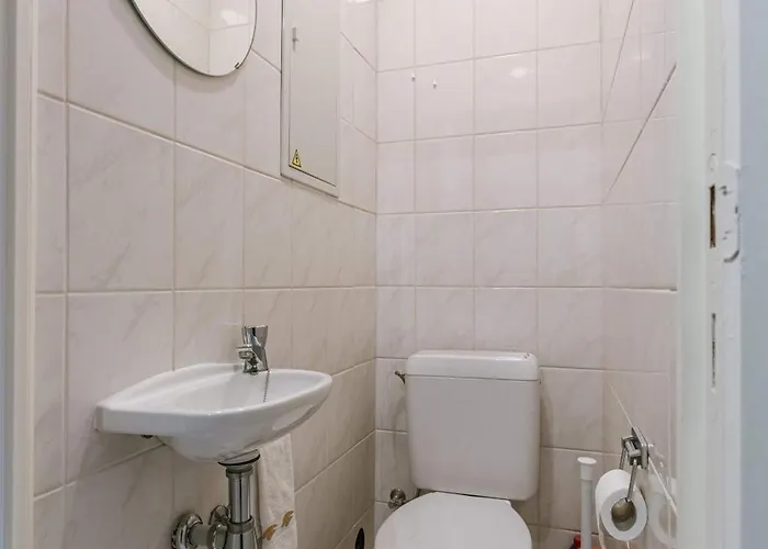 Bel Air - Stylish 2-bedroom Near The Sea T76